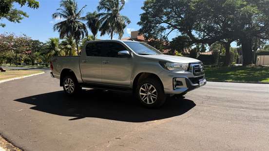 TOYOTA-HILUX-2019