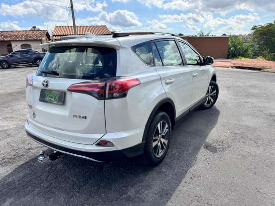 TOYOTA-RAV4-2018