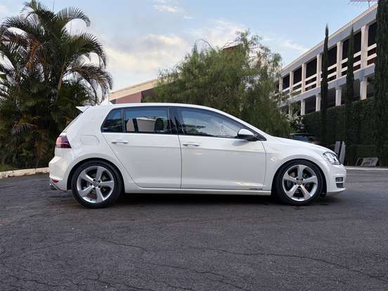 VOLKSWAGEN-GOLF-1.4 TSI COMFORTLINE 16V GASOLINA 4P AUTOMÁTICO VOLKSWAGEN-GOLF-2014