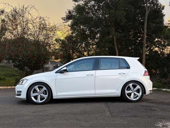 VOLKSWAGEN-GOLF-2014