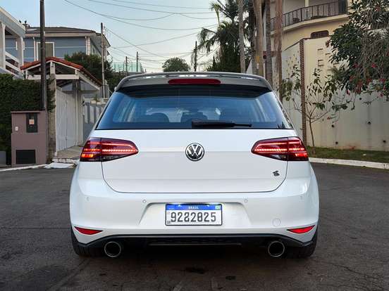 VOLKSWAGEN-GOLF-2014