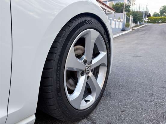VOLKSWAGEN-GOLF-2014