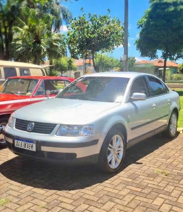 VOLKSWAGEN PASSAT 1.8 20V TURBO GASOLINA 4P MANUAL