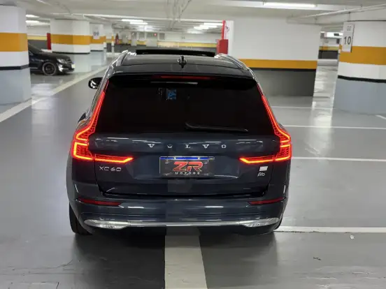 VOLVO-XC60-2023