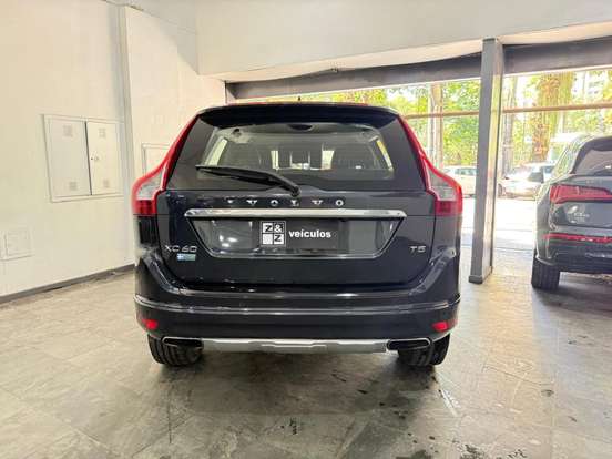 VOLVO-XC60-2015