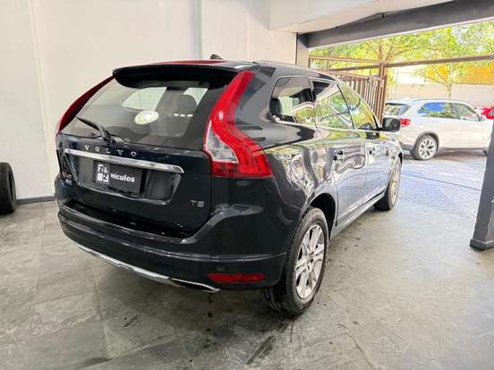 VOLVO-XC60-2015