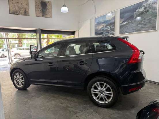 VOLVO-XC60-2015