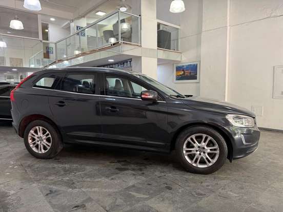 VOLVO-XC60-2015