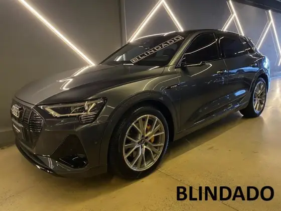 AUDI E-TRON ELÉTRICO PERFORMANCE BLACK QUATTRO AUDI E-TRON ELÉTRICO PERFORMANCE BLACK QUATTRO