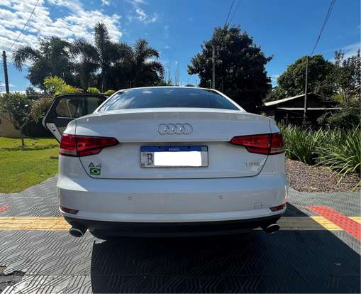 AUDI-A4-2017