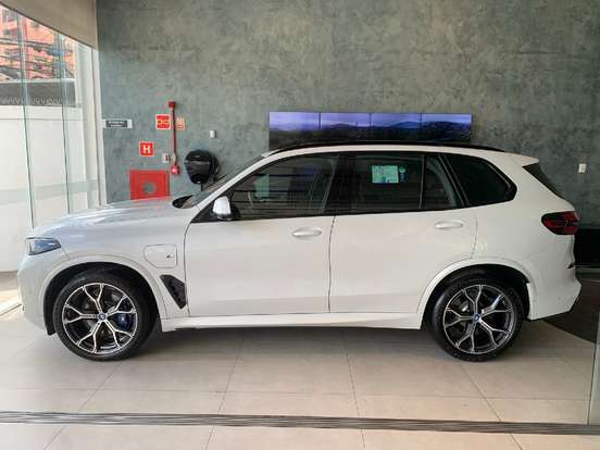 BMW-X5-2025