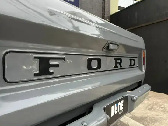 FORD-F-100-1984