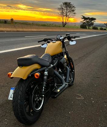 HARLEY-DAVIDSON SPORTSTER IRON 883 