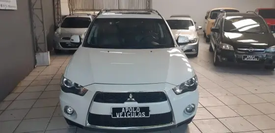 MITSUBISHI OUTLANDER 3.0 GT 4X4 V6 24V GASOLINA 4P AUTOMÁTICO MITSUBISHI OUTLANDER 3.0 GT 4X4 V6 24V GASOLINA 4P AUTOMÁTICO