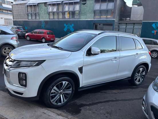 MITSUBISHI-OUTLANDER-2021