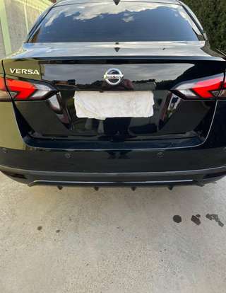 NISSAN-VERSA-2021