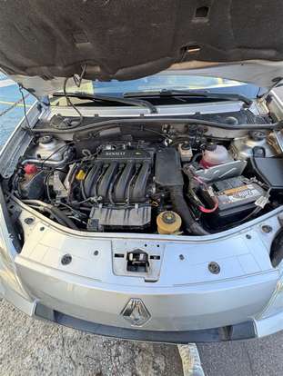 RENAULT-SANDERO-2012