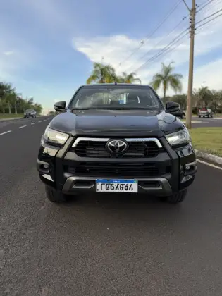TOYOTA HILUX 2.8 D-4D TURBO DIESEL CD CONQUEST 4X4 AUTOMÁTICO