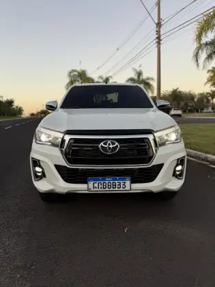 TOYOTA HILUX 2.8 SRX 4X4 CD 16V DIESEL 4P AUTOMÁTICO TOYOTA HILUX 2.8 SRX 4X4 CD 16V DIESEL 4P AUTOMÁTICO