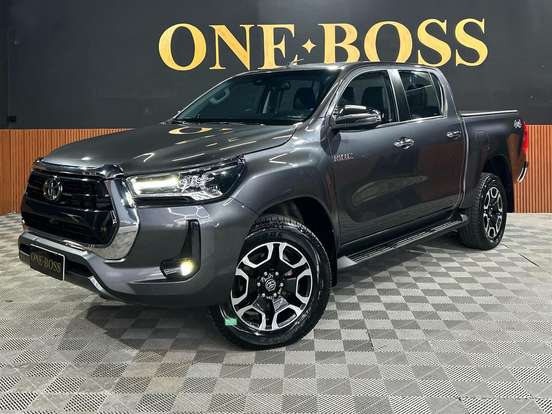 TOYOTA-HILUX-2.8 D-4D TURBO DIESEL CD SRX 4X4 AUTOMÁTICO TOYOTA-HILUX-2025