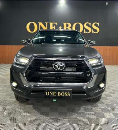 TOYOTA-HILUX-2025