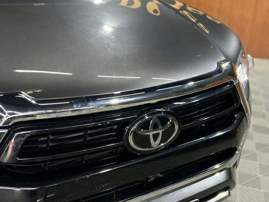 TOYOTA-HILUX-2.8 D-4D TURBO DIESEL CD SRX 4X4 AUTOMÁTICO TOYOTA-HILUX-2025