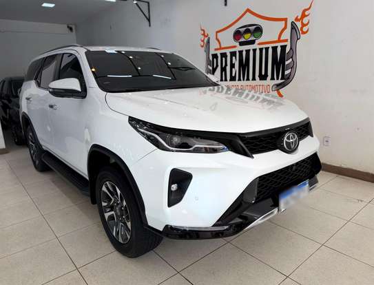 TOYOTA-HILUX SW4-2024