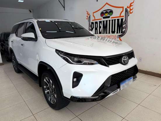 TOYOTA-HILUX SW4-2.8 D-4D TURBO DIESEL SRX PLATINUM 7L 4X4 AUTOMÁTICO TOYOTA-HILUX SW4-2024