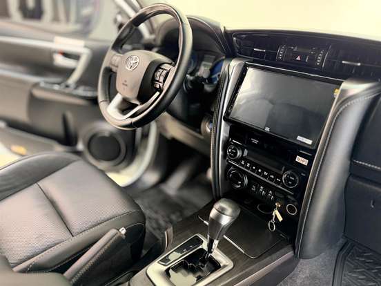 TOYOTA-HILUX SW4-2.8 D-4D TURBO DIESEL SRX PLATINUM 7L 4X4 AUTOMÁTICO TOYOTA-HILUX SW4-2024