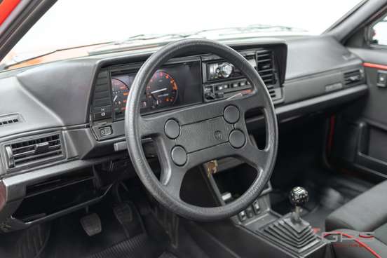 VOLKSWAGEN-QUANTUM-1990