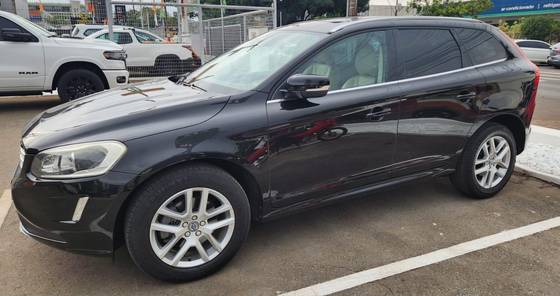 VOLVO XC60 2.0 T5 MOMENTUM GASOLINA 4P AUTOMÁTICO