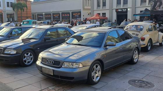 AUDI A4 2.4 V6 30V GASOLINA 4P TIPTRONIC
