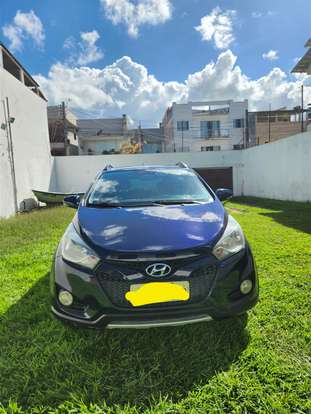 HYUNDAI-HB20X-2013