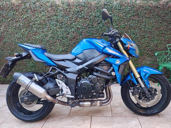 SUZUKI GSR 750A 