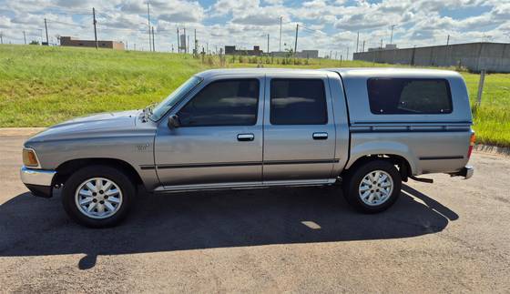 TOYOTA HILUX 2.4 4X2 CD 8V DIESEL 4P MANUAL