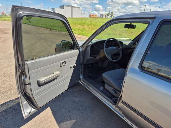 TOYOTA-HILUX-2.4 4X2 CD 8V DIESEL 4P MANUAL TOYOTA-HILUX-1993