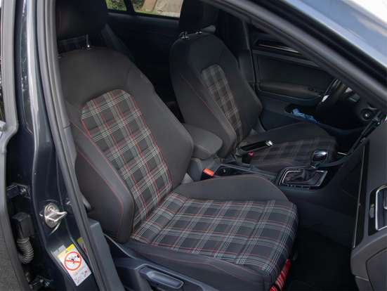 VOLKSWAGEN-GOLF-2015