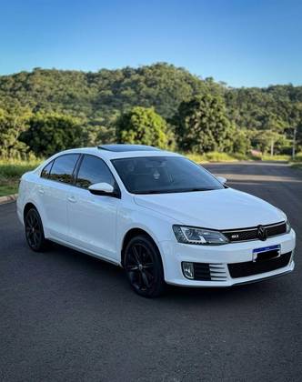 VOLKSWAGEN JETTA 2.0 COMFORTLINE FLEX 4P TIPTRONIC