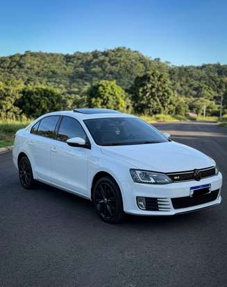 VOLKSWAGEN-JETTA-2013