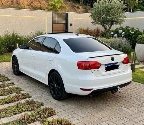 VOLKSWAGEN-JETTA-2013