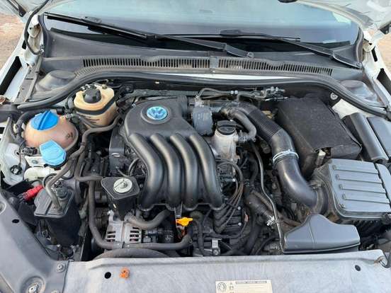 VOLKSWAGEN-JETTA-2013