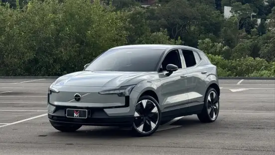 VOLVO-EX30-2024