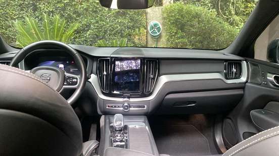 VOLVO-XC60-2023