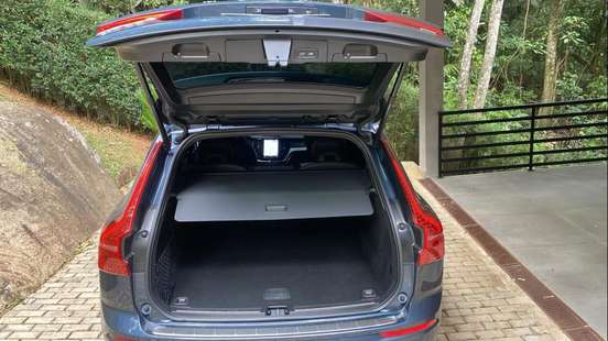 VOLVO-XC60-2023