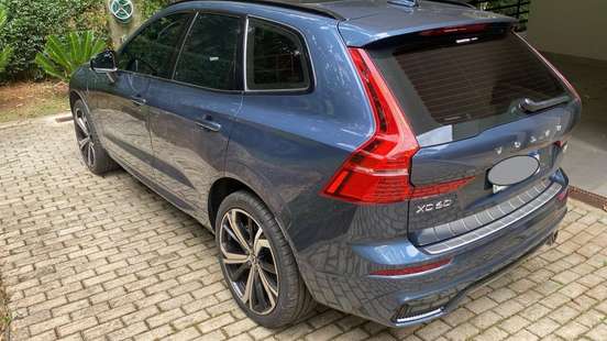 VOLVO-XC60-2023