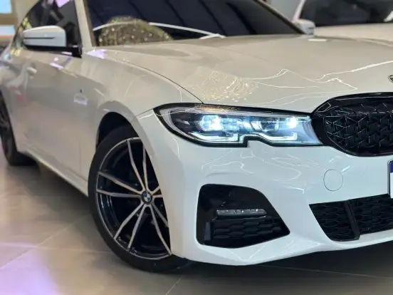 BMW-320i-2022