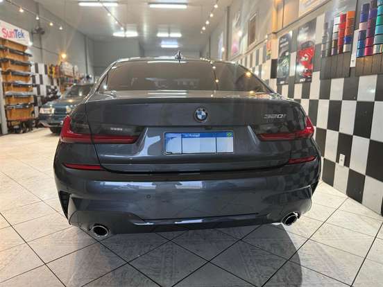 BMW-320i-2021