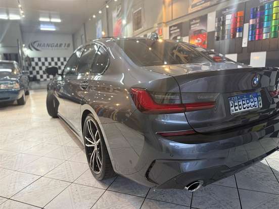 BMW-320i-2021