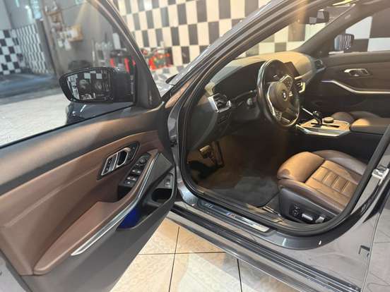 BMW-320i-2021