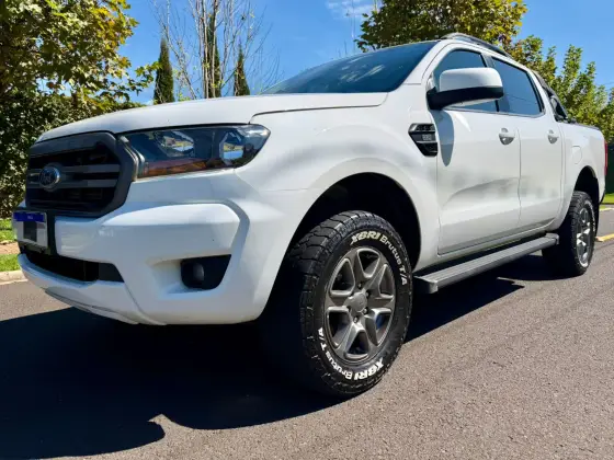 FORD RANGER 2.2 XLS 4X4 CD 16V DIESEL 4P AUTOMÁTICO